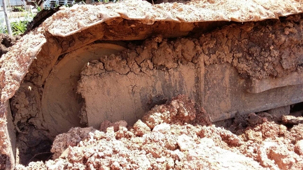 ขายรถแบคโฮ HITACHI  EX200-3ตามสภาพราคาถูกราคา 380,000 090-772-3710 090-772-3708