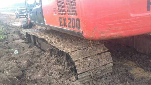 ขายรถแบคโฮ HITACHI  EX200-3ตามสภาพราคาถูกราคา 380,000 090-772-3710 090-772-3708