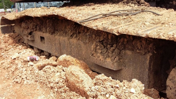 ขายรถแบคโฮ HITACHI  EX200-3ตามสภาพราคาถูกราคา 380,000 090-772-3710 090-772-3708