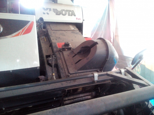 รถเกี่ยวคูโบต้าDC70อุ้ม