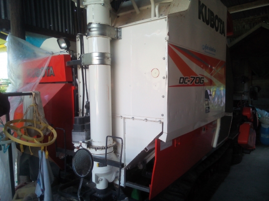 รถเกี่ยวคูโบต้าDC70อุ้ม