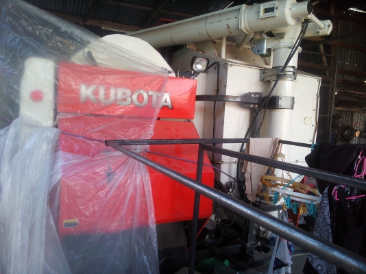 รถเกี่ยวคูโบต้าDC70อุ้ม