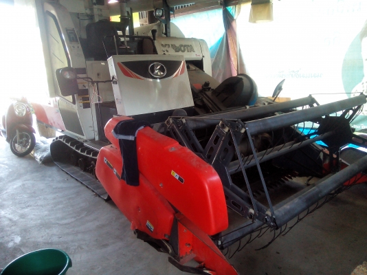 รถเกี่ยวคูโบต้าDC70อุ้ม