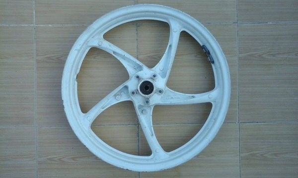 ขอขายล้อแม็ก LS 125 ก้านบิดตัวใหม่สัก 1 วงครับ