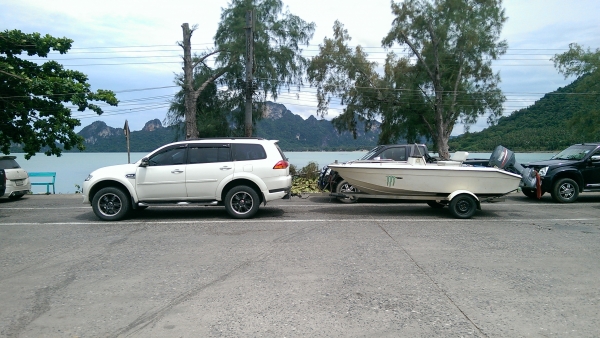 ขายเรือตกปลาโมลโต้ง 14 ฟุต เครื่องyamaha 60 ........  200,000 บาท