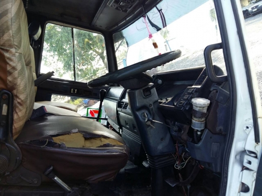 ขายรถ ISUZU Rocky เครื่อง 6BD1เลขเครื่องไม่ตรง เครื่องดี คัสซีสวย ตู้3บาน