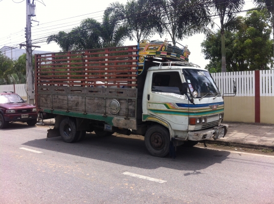 6ล้อ ฮีโน่ 120แรง เครื่องดีคัซซีสวยพร้อมใช้ ชุดโอนครบ ราคา 198000