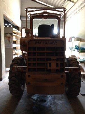 รถตักล้อยางเลี้ยวหลังKOMATSU JH30B...รถสวย  พร้อมใช้ มีกระจกหน้า..