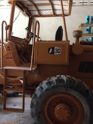 รถตักล้อยางเลี้ยวหลังKOMATSU JH30B...รถสวย  พร้อมใช้ มีกระจกหน้า..