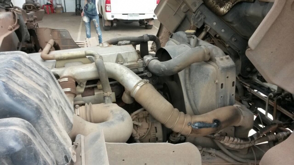 หกล้อตู้แห้ง