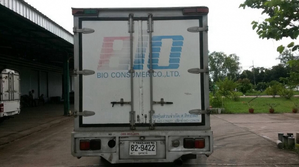 หกล้อตู้แห้ง