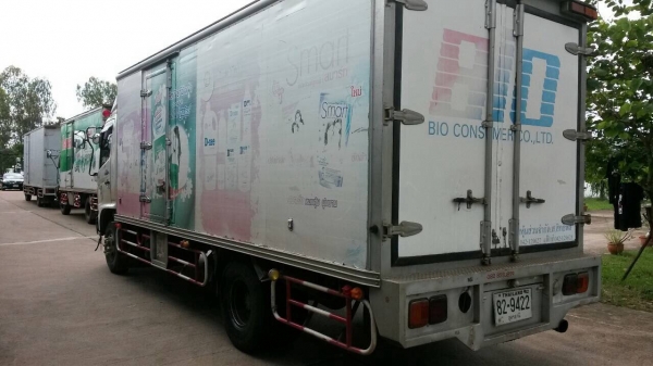 หกล้อตู้แห้ง