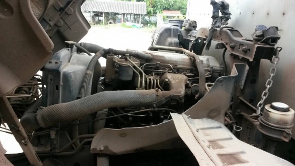 หกล้อตู้แห้ง