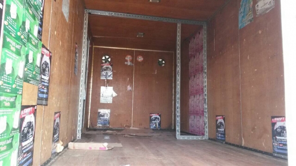 หกล้อตู้แห้ง