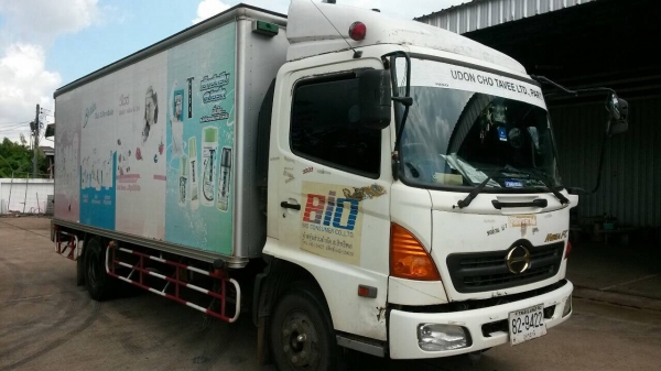 หกล้อตู้แห้ง