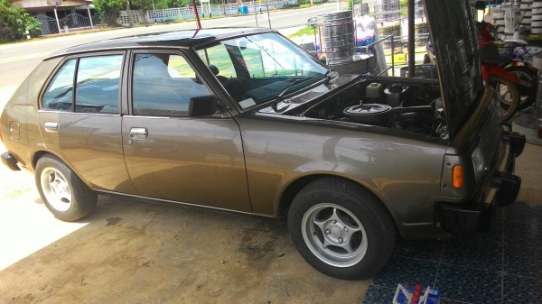 ขายรถคลาสสิค สภาพดี ไม่มีที่ผุเลยครับ แอร์เย็น สีใหม่เฉพาะทำสี 20000 แล้วครับ แบตใหม่ ขับดีมาก สนใจต่อรองได้ครับ