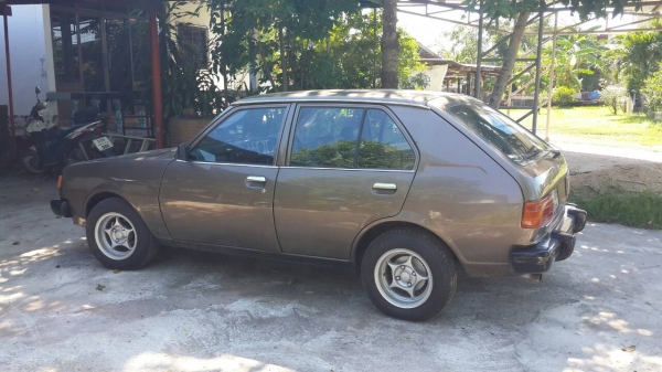 ขายรถคลาสสิค สภาพดี ไม่มีที่ผุเลยครับ แอร์เย็น สีใหม่เฉพาะทำสี 20000 แล้วครับ แบตใหม่ ขับดีมาก สนใจต่อรองได้ครับ