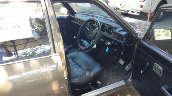 ขายรถคลาสสิค สภาพดี ไม่มีที่ผุเลยครับ แอร์เย็น สีใหม่เฉพาะทำสี 20000 แล้วครับ แบตใหม่ ขับดีมาก สนใจต่อรองได้ครับ