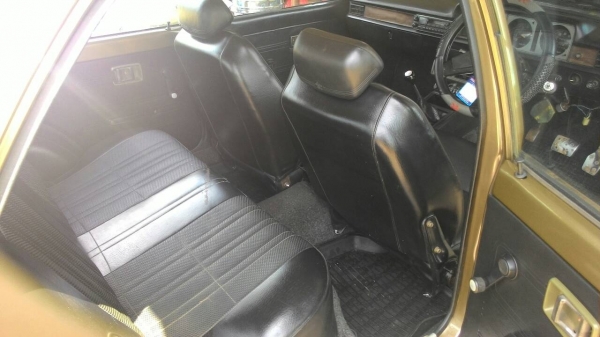 ขายรถคลาสสิค สภาพดี ไม่มีที่ผุเลยครับ แอร์เย็น สีใหม่เฉพาะทำสี 20000 แล้วครับ แบตใหม่ ขับดีมาก สนใจต่อรองได้ครับ