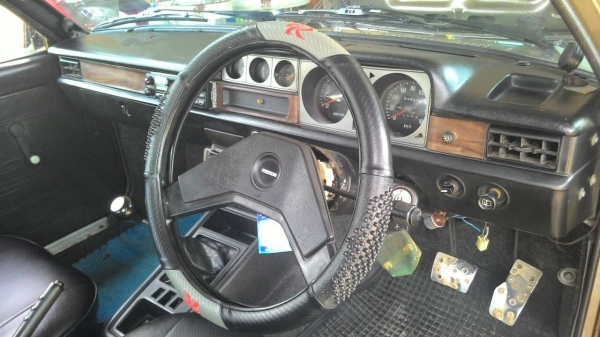 ขายรถคลาสสิค สภาพดี ไม่มีที่ผุเลยครับ แอร์เย็น สีใหม่เฉพาะทำสี 20000 แล้วครับ แบตใหม่ ขับดีมาก สนใจต่อรองได้ครับ