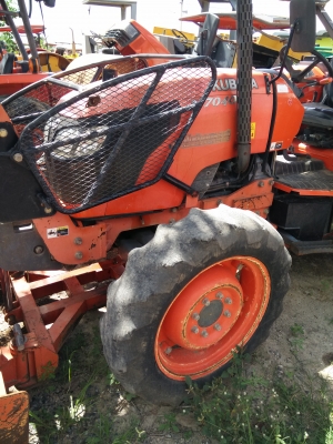 ขายรถแทรกเตอร์ KUBOTA M7040 ตามสภาพ พร้อมผาน 6 ขายรถแทรกเตอร์ KUBOTA M7040 ตามสภาพ พร้อมผาน 6