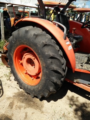 ขายรถแทรกเตอร์ KUBOTA M7040 ตามสภาพ พร้อมผาน 6 ขายรถแทรกเตอร์ KUBOTA M7040 ตามสภาพ พร้อมผาน 6