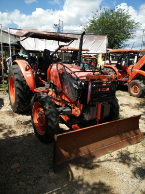 ขายรถแทรกเตอร์ KUBOTA M7040 ตามสภาพ พร้อมผาน 6 ขายรถแทรกเตอร์ KUBOTA M7040 ตามสภาพ พร้อมผาน 6