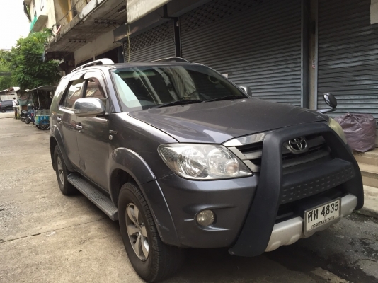 ขาย fortuner 2.7 4x4 ปี2006 เครื่องเบนซิน ไม่ติดแก็สรถใช้มือเดียว