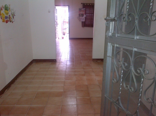 ขายบ้านทาวน์เฮาส์ 2 ชั้น 28 ตรว เข้าธนาคารได้ 800000 บาท ราคา  890000 บาท โทร  0906208746