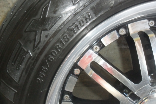 ล้อแม็ก18นิ้ว6รู พร้อมยางสวยๆ 4 ล้อ ราคา 9800 บาท