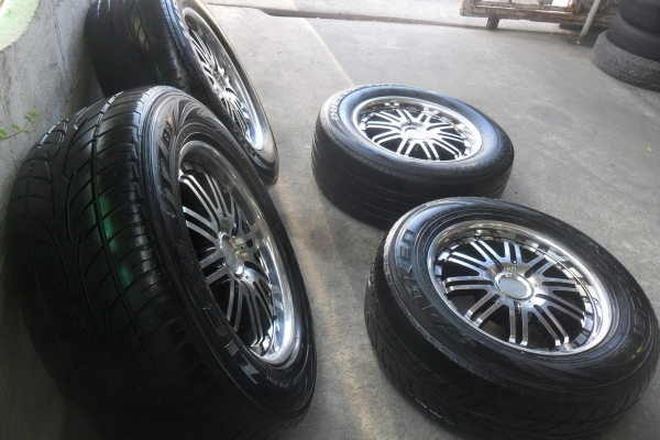 ล้อแม็ก 18นิ้ว6รู พร้อมยาง สวยๆ 4 ล้อ ราคา 9800 บาท ล้อแม็ก 18นิ้ว6รู พร้อมยาง สวยๆ 4 ล้อ ราคา 9800 บาท