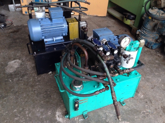 ขายปั้มน้ำมันไฮโดรลิค ขนาด 3HP. 380V พร้อมวาล์วคอนโทรล 110V สภาพสวย พร้อมใช้งาน (เหลือ 1 ตัวครับ)