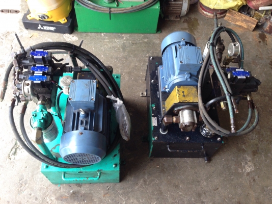 ขายปั้มน้ำมันไฮโดรลิค ขนาด 3HP. 380V พร้อมวาล์วคอนโทรล 110V สภาพสวย พร้อมใช้งาน (เหลือ 1 ตัวครับ) ขายปั้มน้ำมันไฮโดรลิค ขนาด 3HP. 380V พร้อมวาล์วคอนโทรล 110V สภาพสวย พร้อมใช้งาน (เหลือ 1 ตัวครับ)