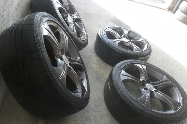 ล้อแม็ก17 นิ้ว 4รู100/114 พร้อมยาง สวยๆใสไร้ริ้วรอย 4 ล้อ ราคา 6700 บาท