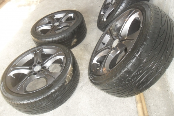 ล้อแม็ก17 นิ้ว 4รู100/114 พร้อมยาง สวยๆใสไร้ริ้วรอย 4 ล้อ ราคา 6700 บาท