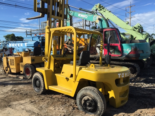 ขายรถโฟร์ลิฟท์ TOYOTA 5ตัน พร้อมใช้งานครับ