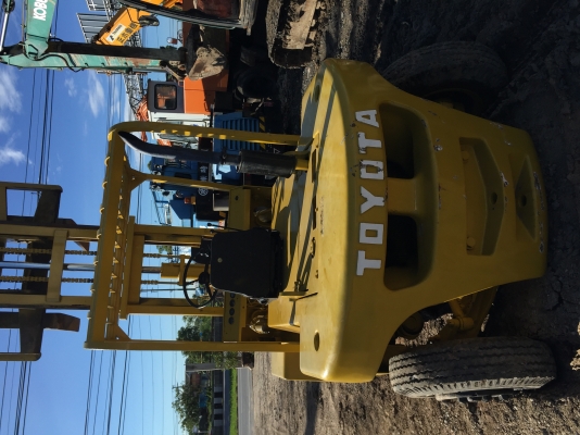 ขายรถโฟร์ลิฟท์ TOYOTA 5ตัน พร้อมใช้งานครับ