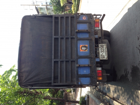 ขายรถบรรทุก 6 ล้อ nkr เครื่อง 4HF1