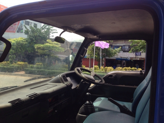 ขายรถบรรทุก 6 ล้อ nkr เครื่อง 4HF1