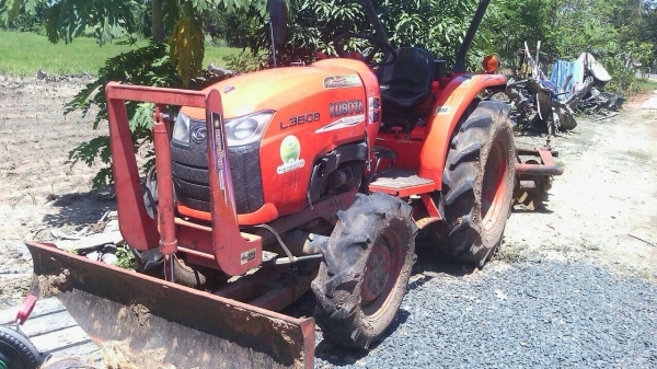 รถไถ KUBOTA L3608 (ราคา265,000บาท) สภาพพร้อมใช้งานรถสวยสภาพเดิมๆ พร้อมอุปกรณ์ 2 รายการ ผานดันหน้า ผา รถไถ KUBOTA L3608 (ราคา265,000บาท) สภาพพร้อมใช้งานรถสวยสภาพเดิมๆ พร้อมอุปกรณ์ 2 รายการ ผานดันหน้า ผา