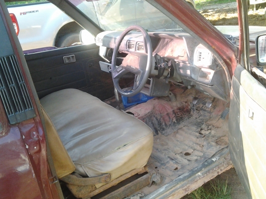 TOYOTA HERO 2.45 ไมล์2 หลุม ปี32 เล่มพร้อม ภาษี48 ชุดโอนหมดอายุ เครื่องแน่น แต่วาลวดัง เกียรได้ 2 4 ถอย