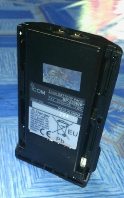 แบตเตอรี่ วิทยุ icom IC 30FX 7.4V เป็นของใหม่ ใช้ได้ทั้งเครื่องดำและแดง