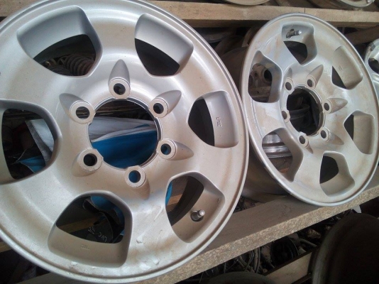 ขายล้อแม็ก 15 นิ้ว กว้าง 6 นิ้ว  ล้อจากโกดัง ก้านใหญ่แข็งแรง