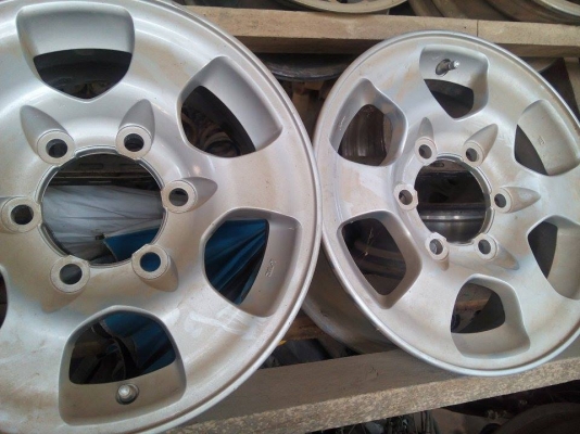 ขายล้อแม็ก 15 นิ้ว กว้าง 6 นิ้ว  ล้อจากโกดัง ก้านใหญ่แข็งแรง