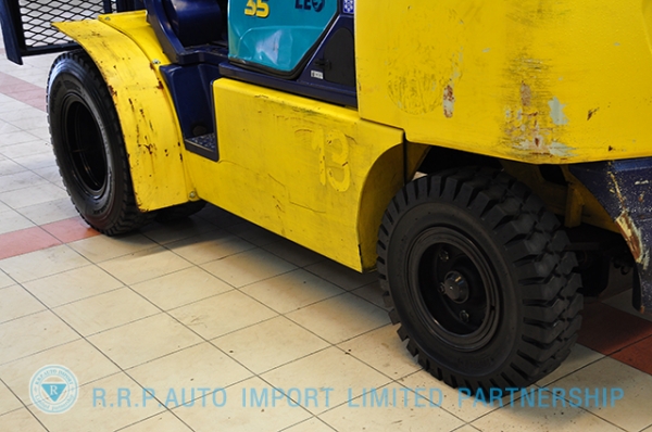 ขายรถโฟล์คลิฟท์มือสอง KOMATSU รุ่น FD35W7  ราคา 470,000 บาท นำเข้าจากประเทศญี่ปุ่น 100\% ไม่เคยใช้งานในประเทศไทย