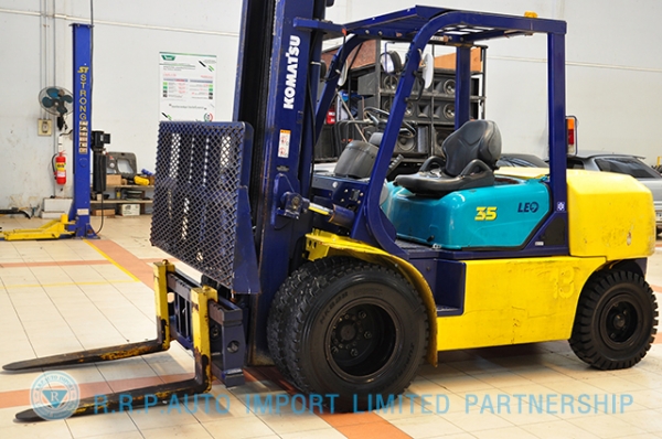 ขายรถโฟล์คลิฟท์มือสอง KOMATSU รุ่น FD35W7  ราคา 470,000 บาท นำเข้าจากประเทศญี่ปุ่น 100\% ไม่เคยใช้งานในประเทศไทย
