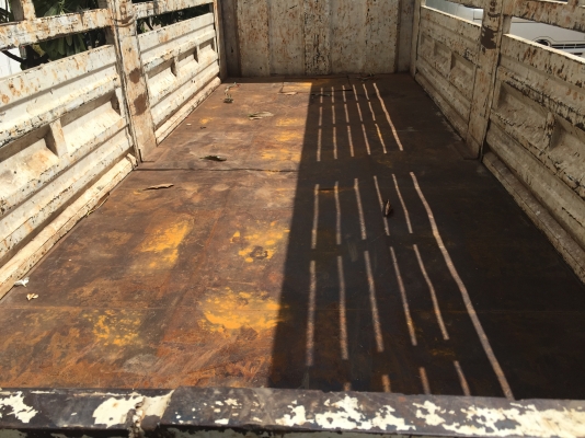 ฝากขายกระบะเหล็กคอกสูง สภาพสวย กว้าง 2.45เมตร ยาว 6.20เมตร ไม่ผุ ไม่สนิม