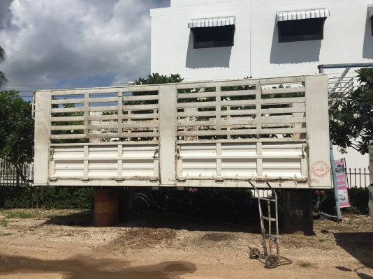 ฝากขายกระบะเหล็กคอกสูง สภาพสวย กว้าง 2.45เมตร ยาว 6.20เมตร ไม่ผุ ไม่สนิม