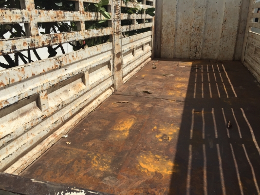 ฝากขายกระบะเหล็กคอกสูง สภาพสวย กว้าง 2.45เมตร ยาว 6.20เมตร ไม่ผุ ไม่สนิม