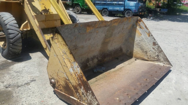 รถตักขนาดใหญ่ เครื่อง 6 สูบ 130 แรงดีเซล เครื่องดีไม่มีไอ สภาพพร้อมใช้งาน